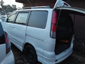 Toyota LiteAce Noah 2000 White
