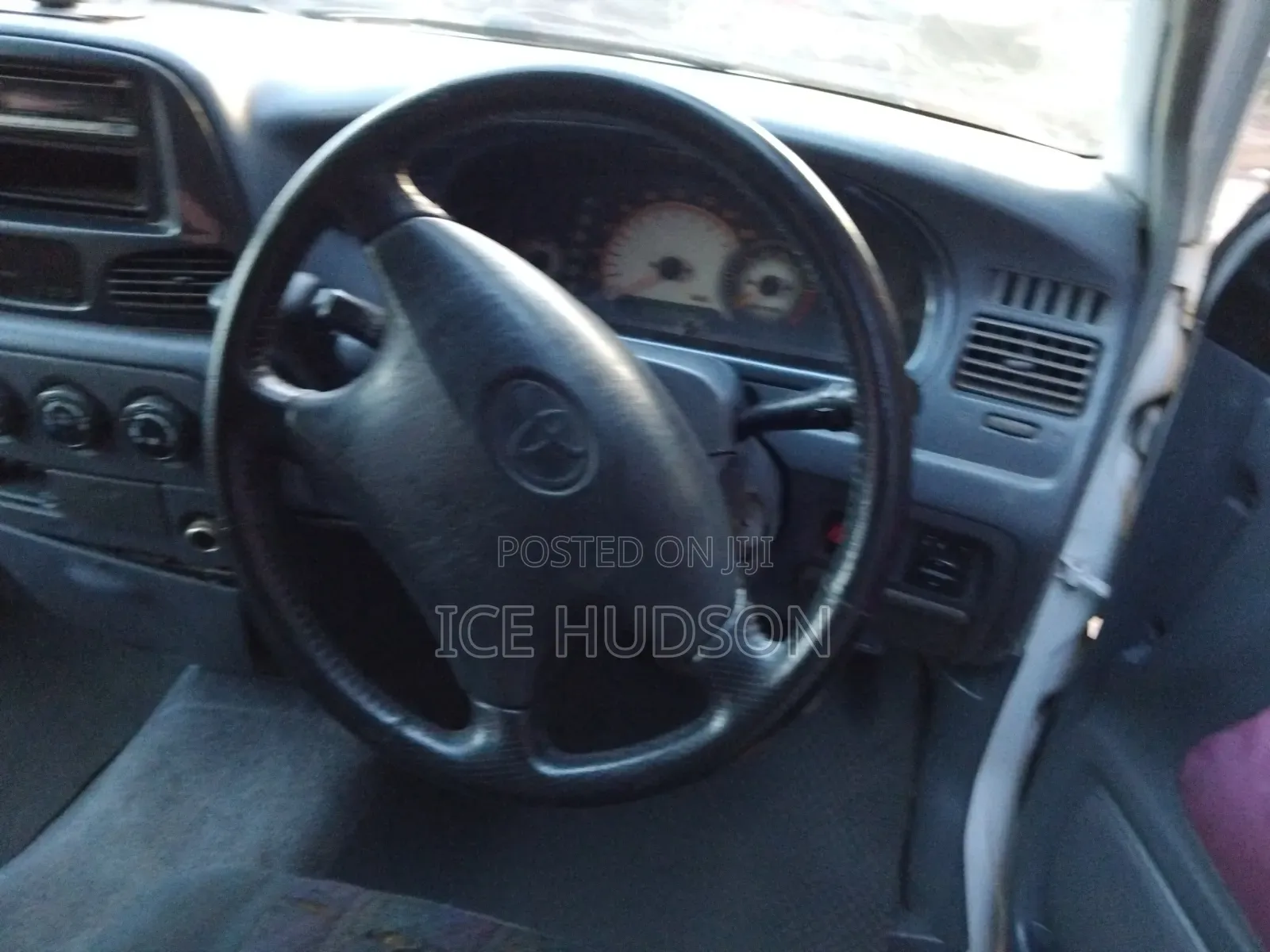 Toyota LiteAce Noah 2000 White