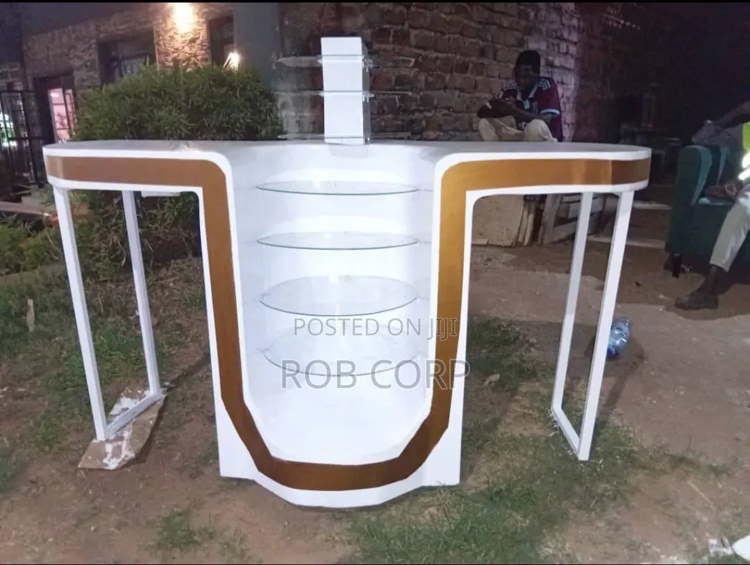 All in Nail Table