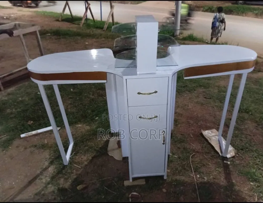 All in Nail Table