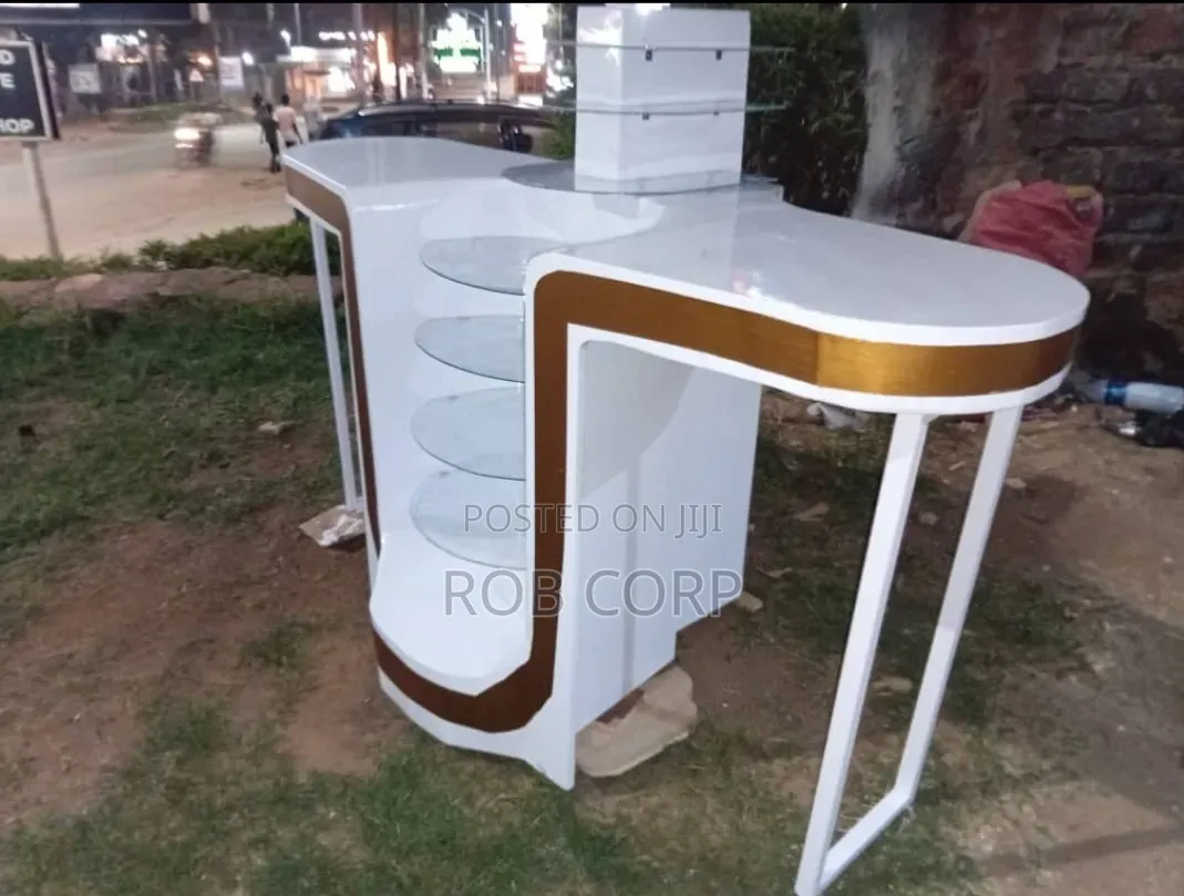 All in Nail Table
