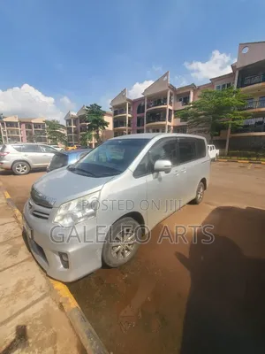 Toyota Noah 2012 Silver