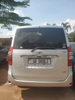 Toyota Noah 2012 Silver