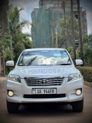 Toyota Vanguard 2012 White