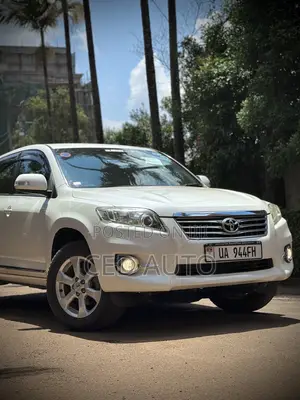 Toyota Vanguard 2012 White