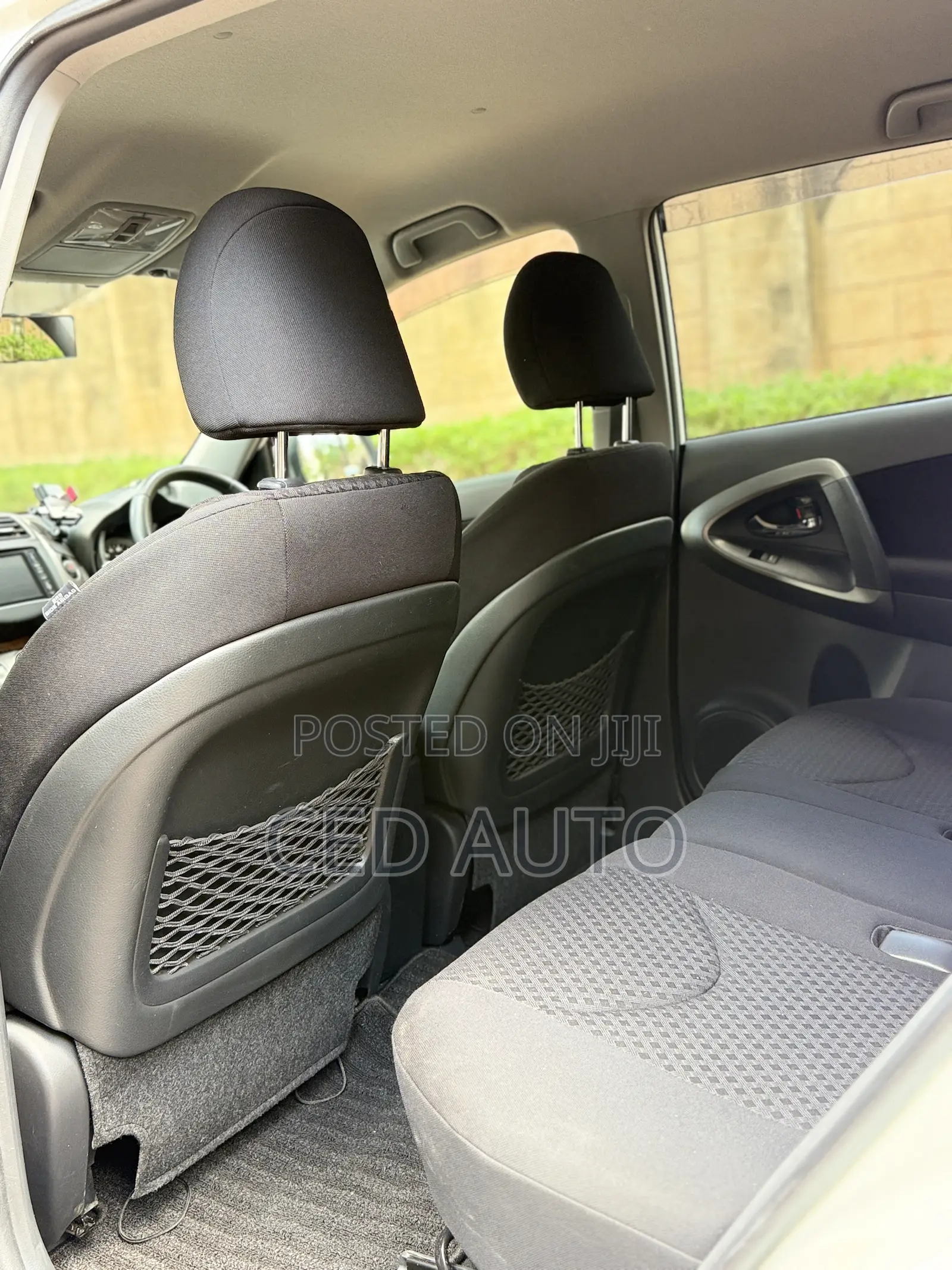 Toyota Vanguard 2012 White