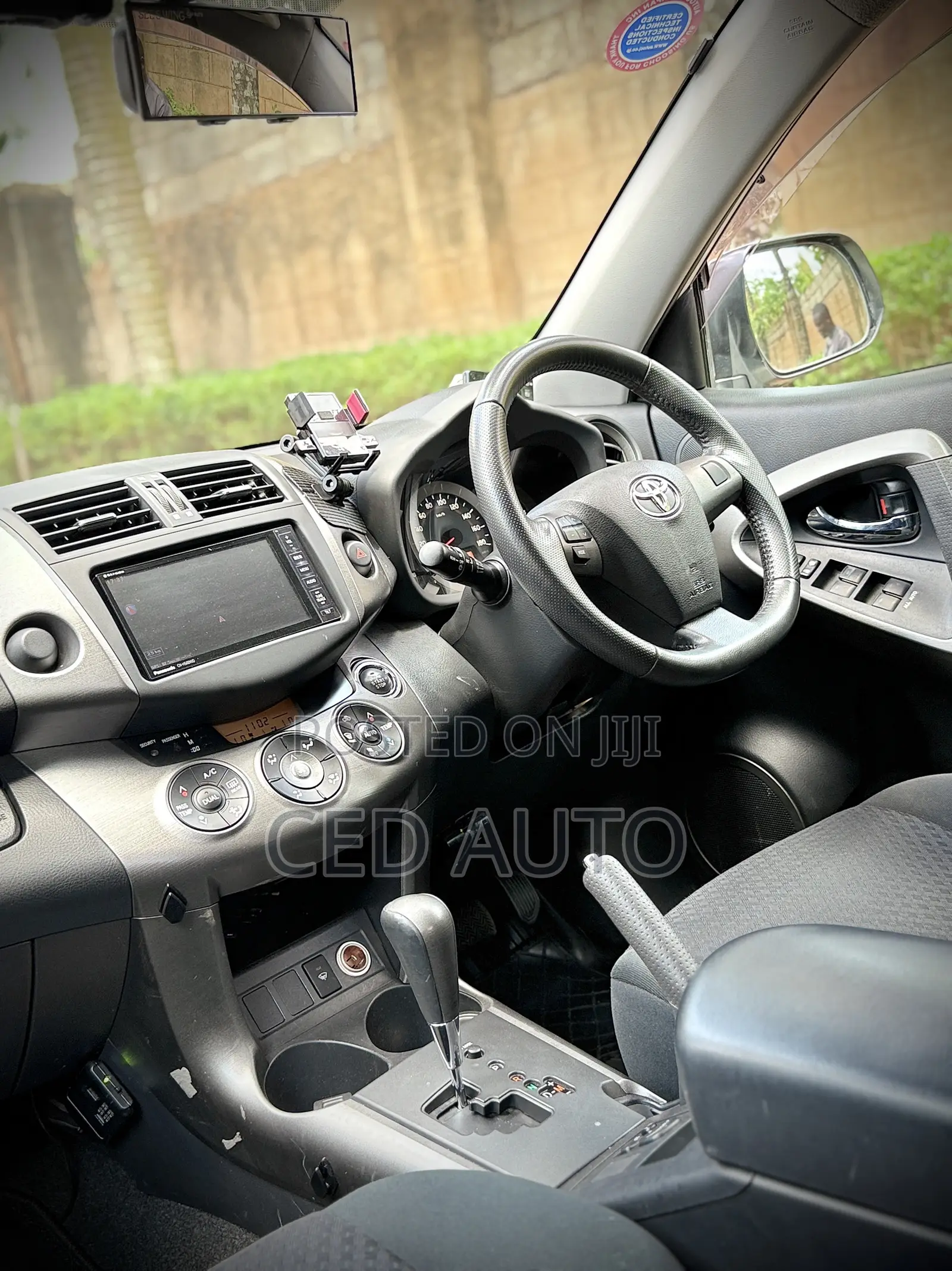 Toyota Vanguard 2012 White