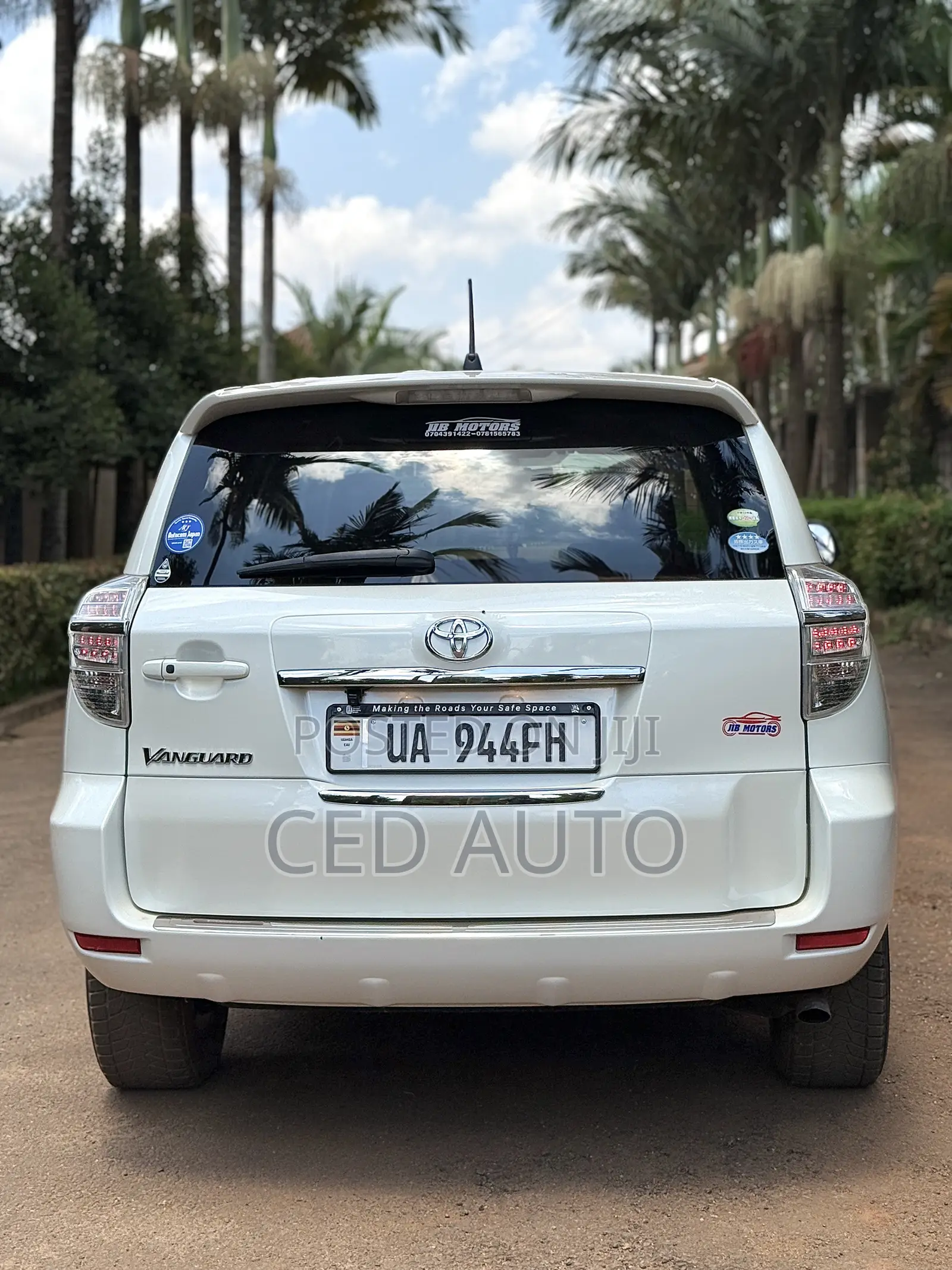 Toyota Vanguard 2012 White