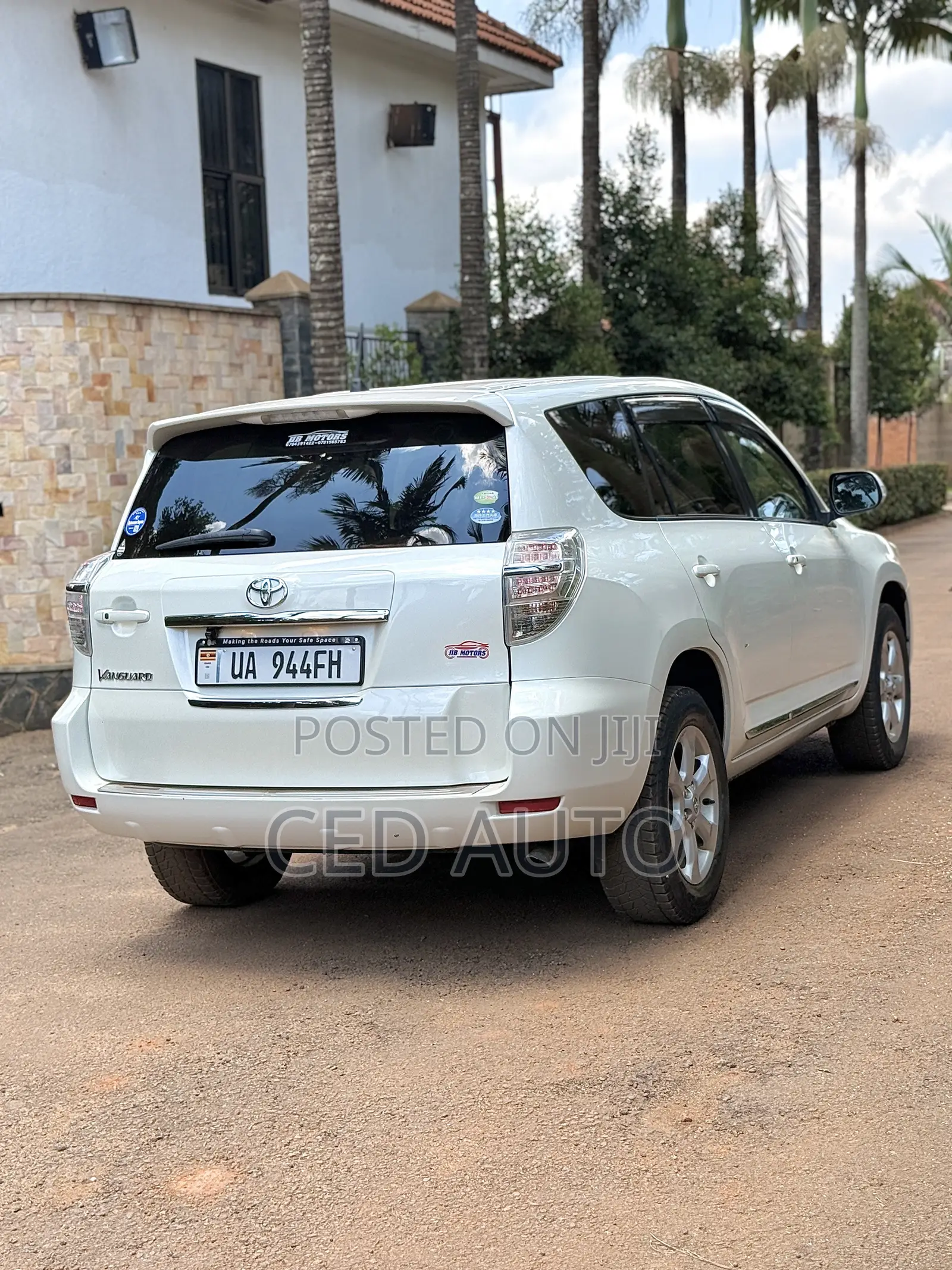 Toyota Vanguard 2012 White