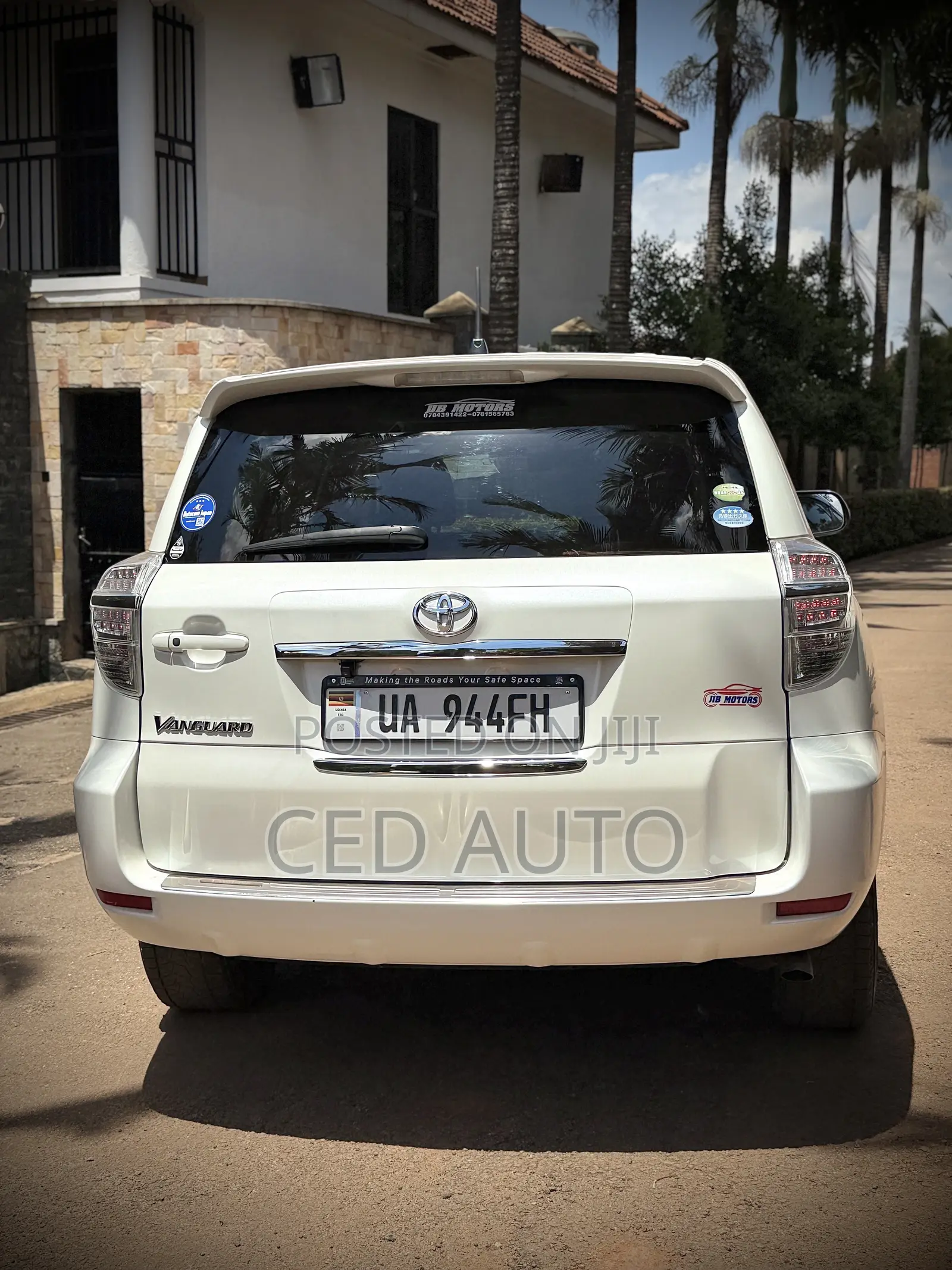 Toyota Vanguard 2012 White