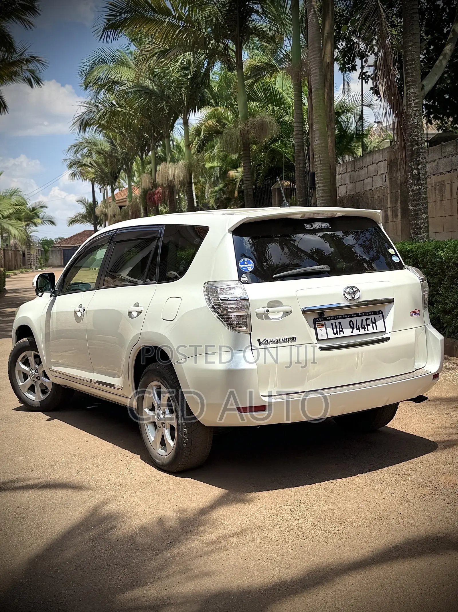 Toyota Vanguard 2012 White