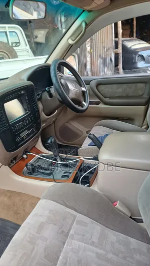 Toyota Land Cruiser HDJ 100 2000 White