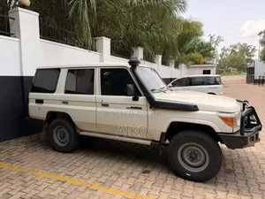Toyota Land Cruiser 76 Series 2014 White