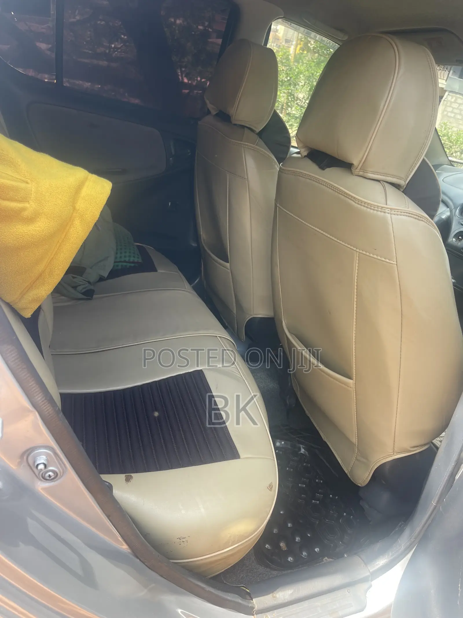 Toyota Vitz 2000 Silver