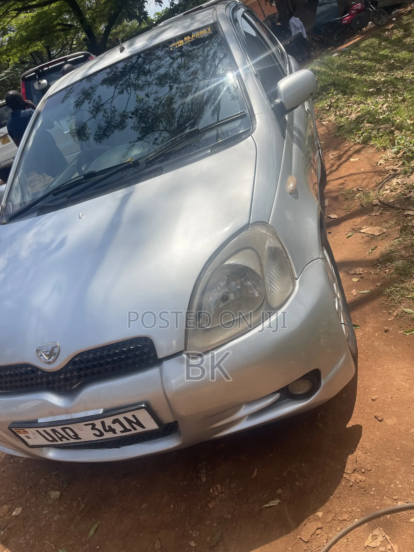 Toyota Vitz 2000 Silver