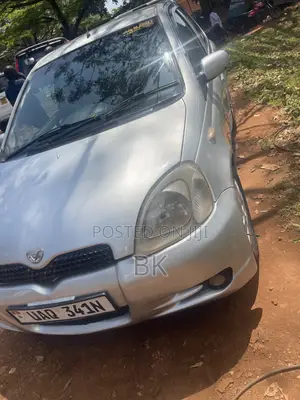 Toyota Vitz 2000 Silver