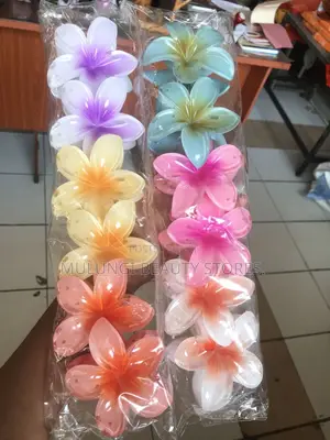 Vibrant, Plumeria-Shaped Hair Claw Clips a Lovely Glossy Gradient