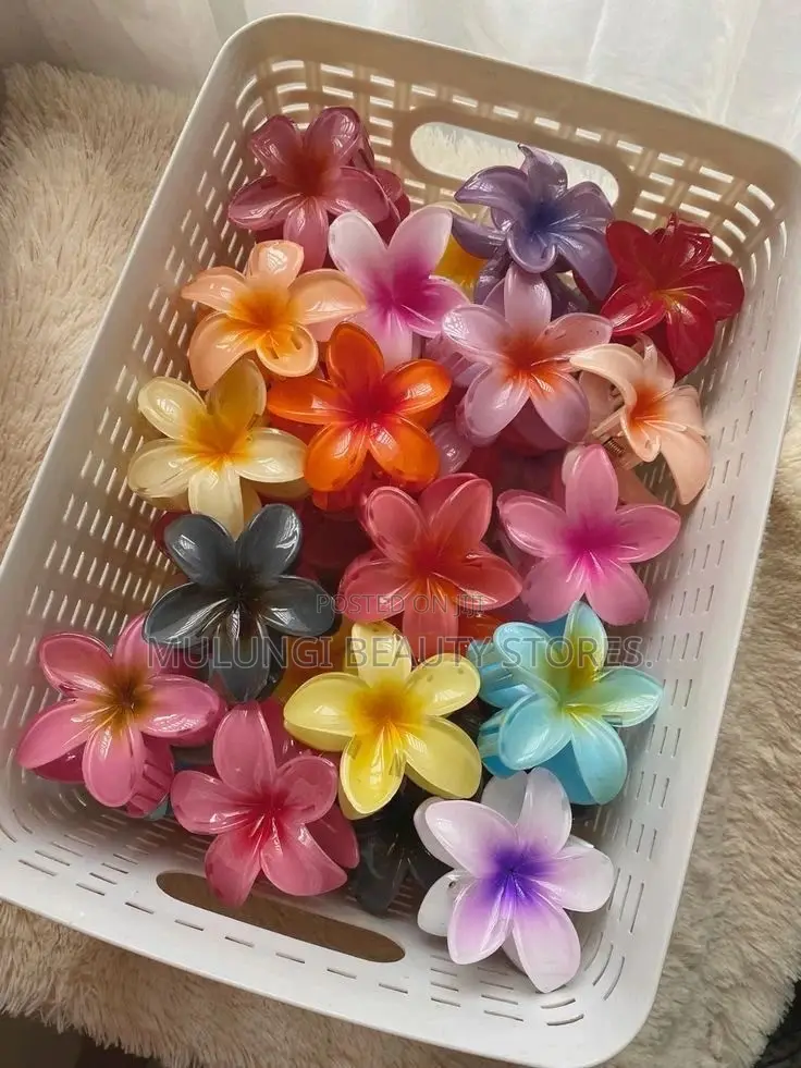 Vibrant, Plumeria-Shaped Hair Claw Clips a Lovely Glossy Gradient