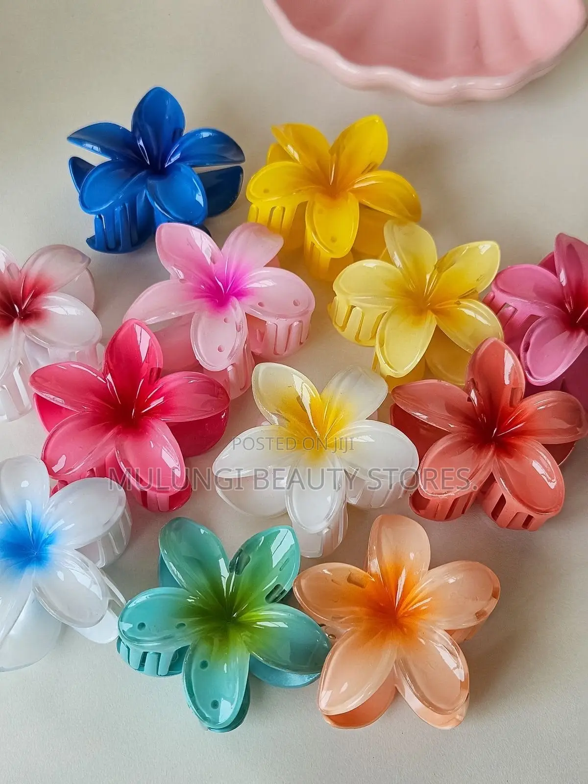 Vibrant, Plumeria-Shaped Hair Claw Clips a Lovely Glossy Gradient