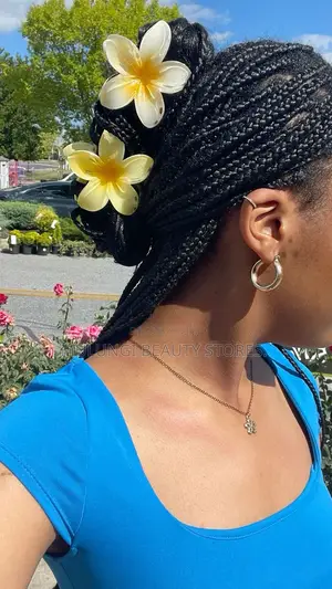 Vibrant, Plumeria-Shaped Hair Claw Clips a Lovely Glossy Gradient