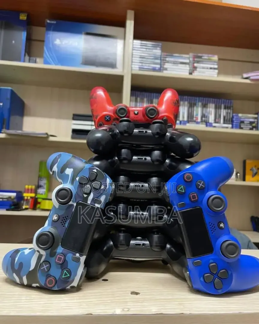 Ps3, 4 Gaming Controllers