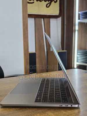 Laptop Apple MacBook Pro 2019 8GB Intel Core i5 SSD 256GB