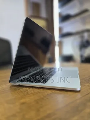 Laptop Apple MacBook Pro 2017 8GB Intel Core i5 SSD 256GB