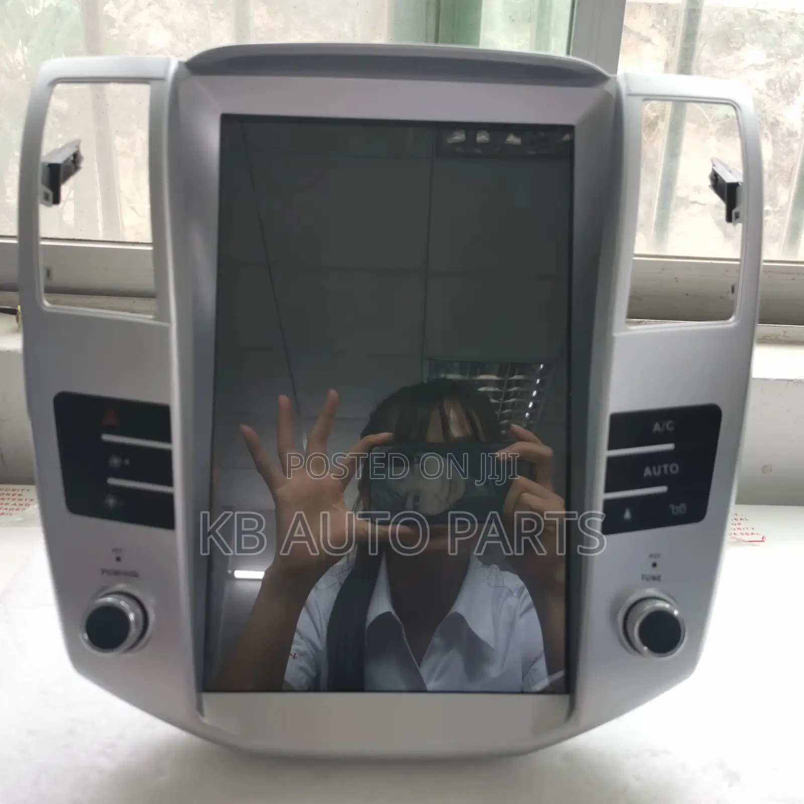 Harrier Kawundo 12.8” Tesla Radio