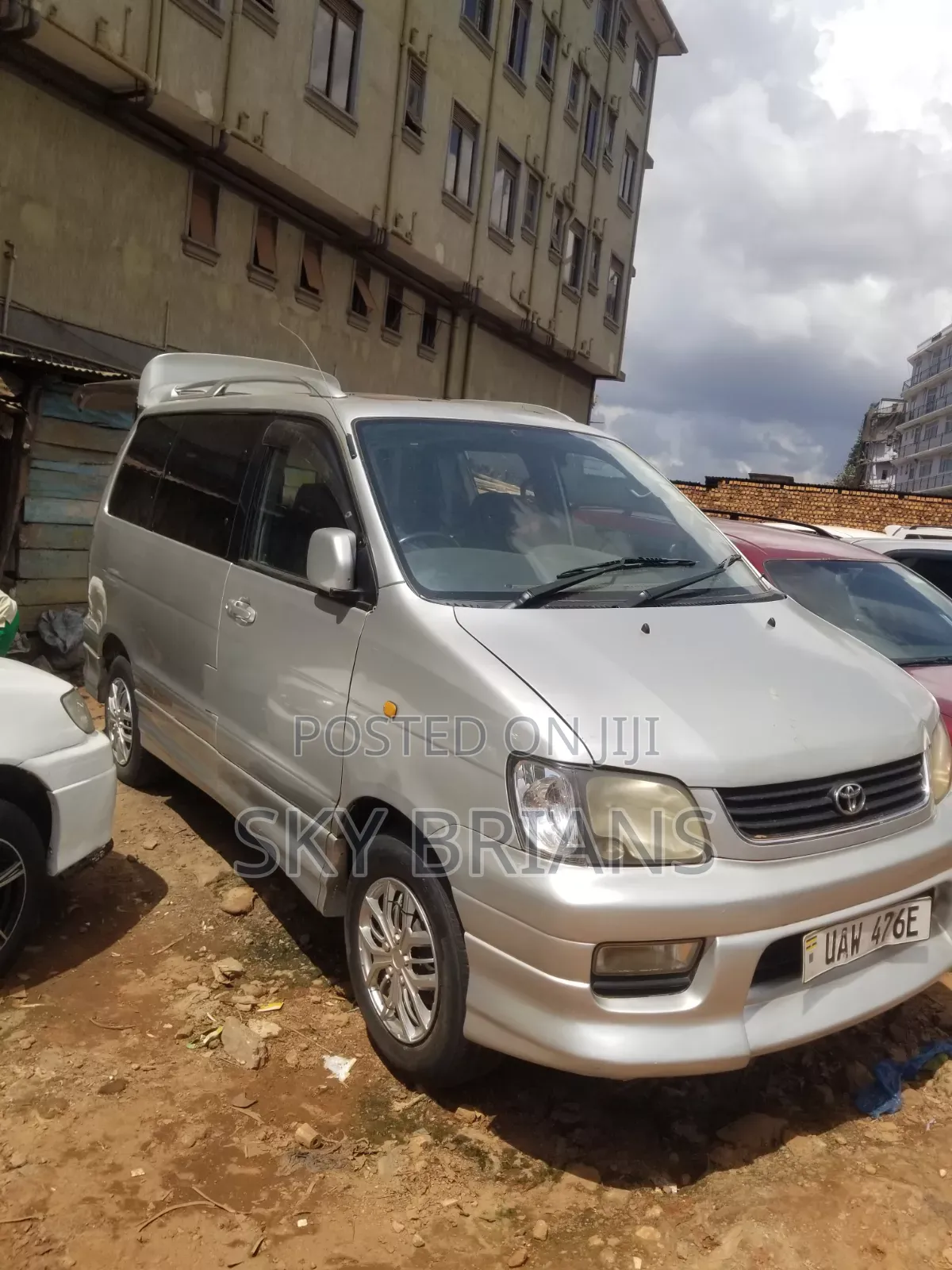 Toyota Noah 2.0 AWD (8 Seater) 2001 Silver