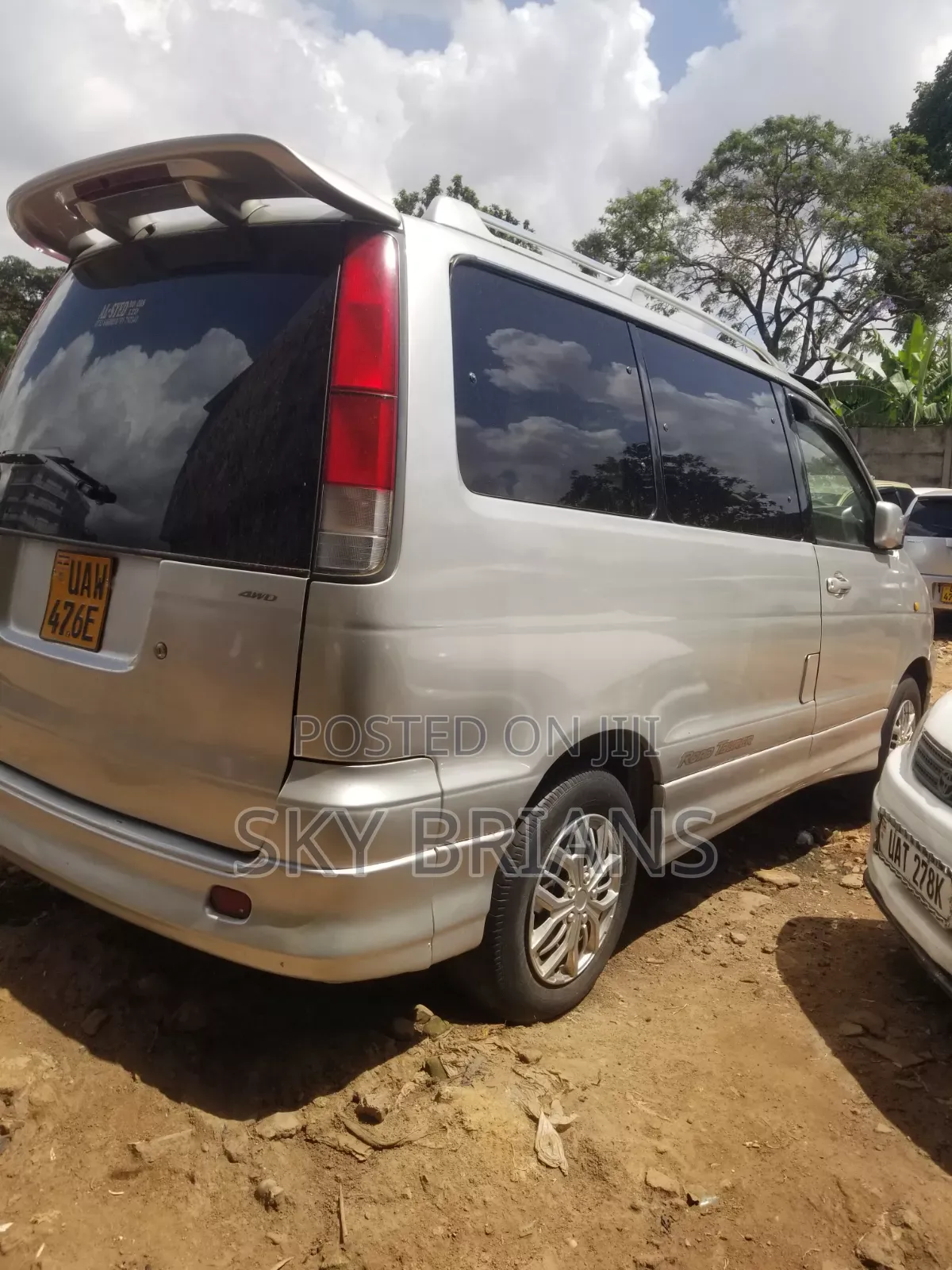 Toyota Noah 2.0 AWD (8 Seater) 2001 Silver