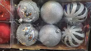 Classic Christmas Balls - 6 Pieces