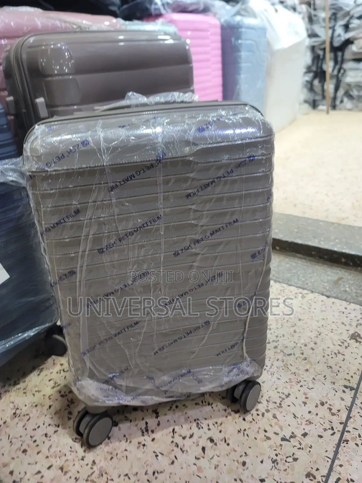 Good Partner (Goodpatner) Grey/Black Rubber-Plastic Travel Suitcase.