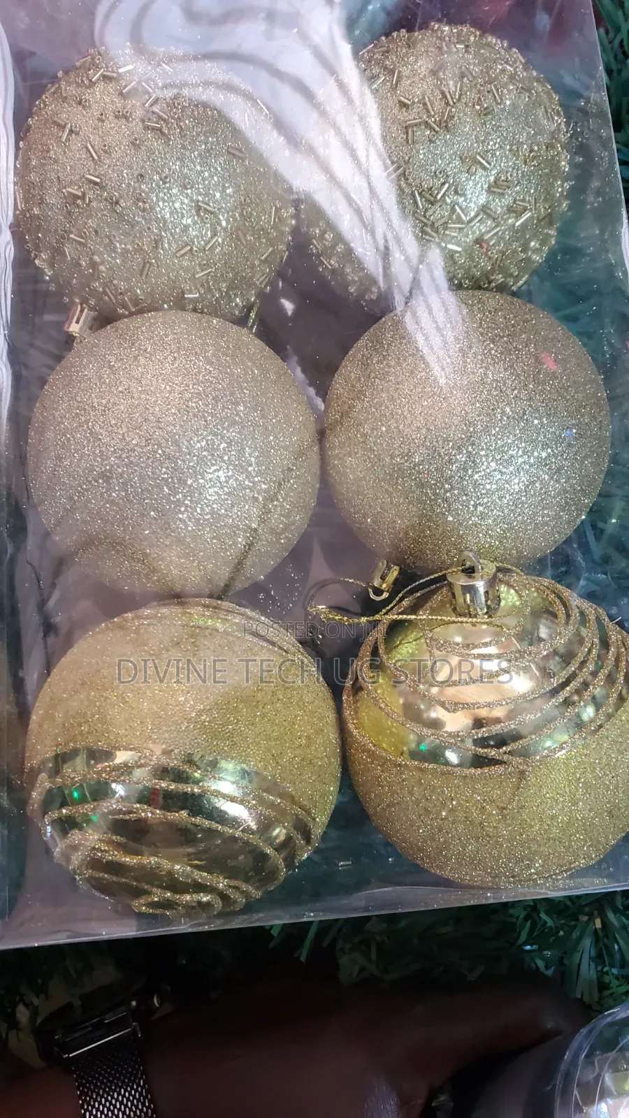 Classic Christmas Balls - 6 Pieces