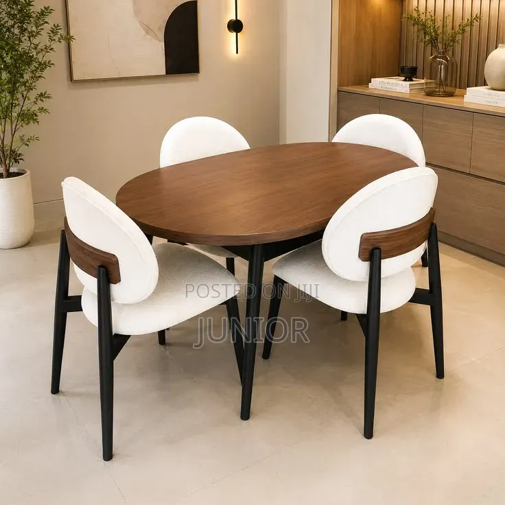Luxurious Dinning Table