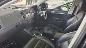 Volkswagen Tiguan S with Sunroof 2013 Black