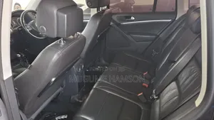 Volkswagen Tiguan S with Sunroof 2013 Black