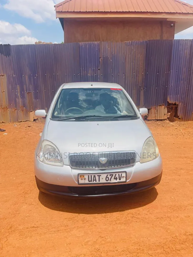 Toyota Vitz 2003 Silver