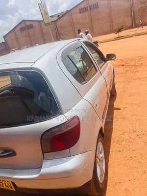 Toyota Vitz 2003 Silver