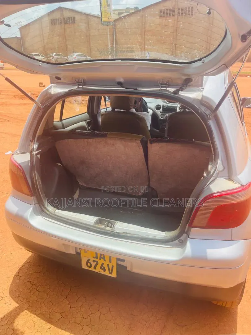 Toyota Vitz 2003 Silver