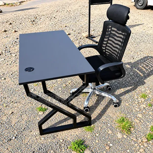 Office Desk/Wooden Table/Work Desk