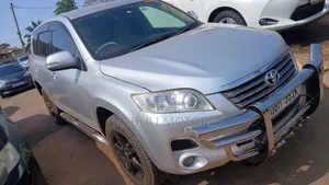 Toyota Vanguard 2010 Silver
