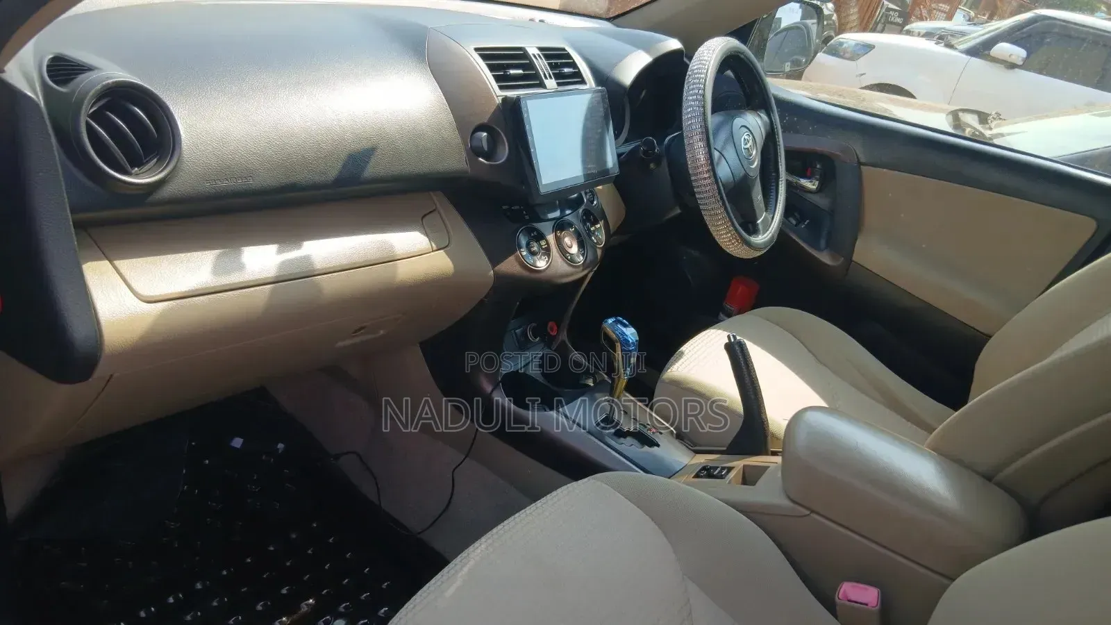 Toyota Vanguard 2010 Silver