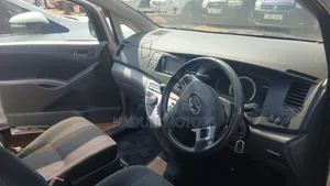 Toyota ISIS 2008 Silver
