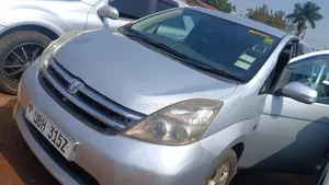 Toyota ISIS 2008 Silver