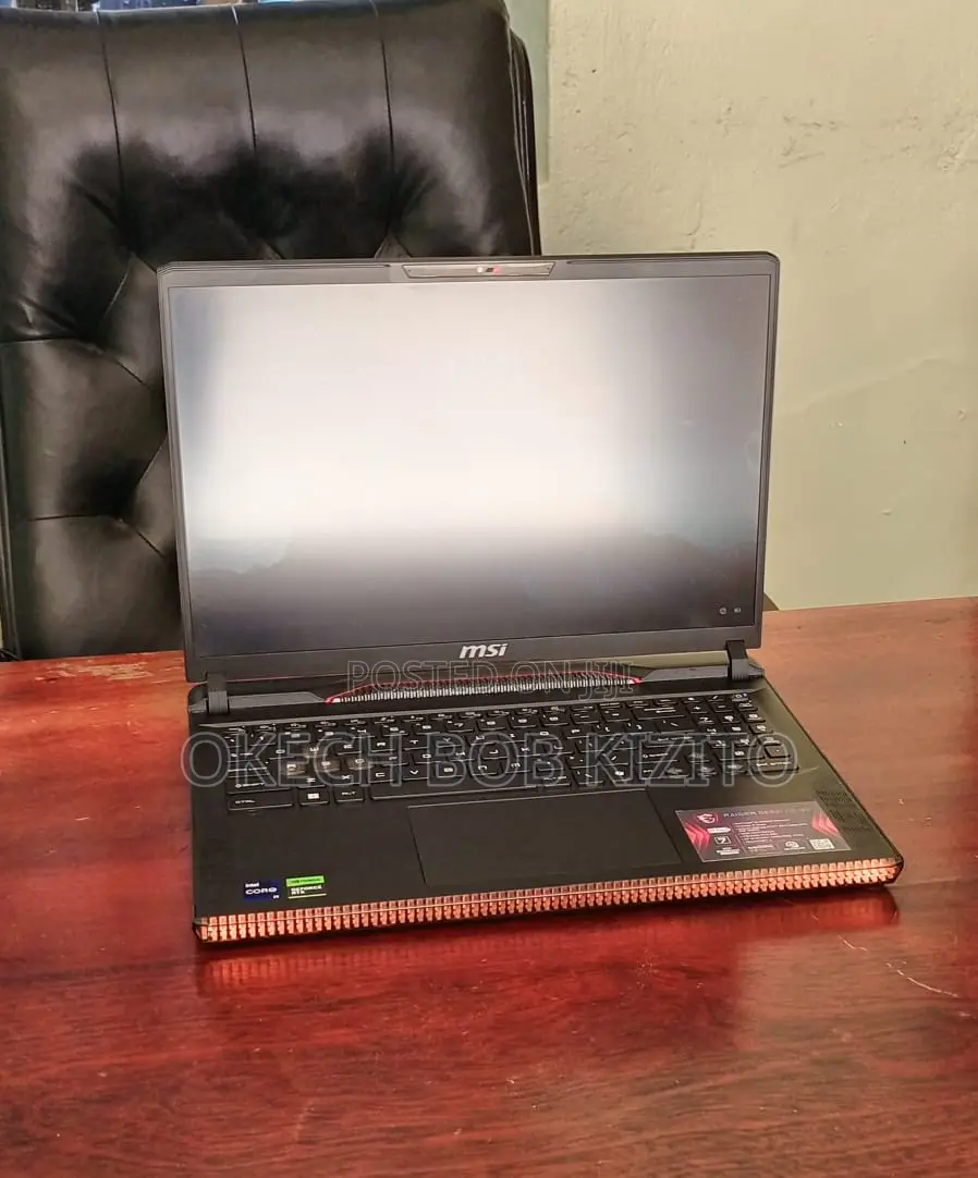 Laptop MSI Raider GE68HX 13VI-202US 32GB Intel Core i9 SSD 1T