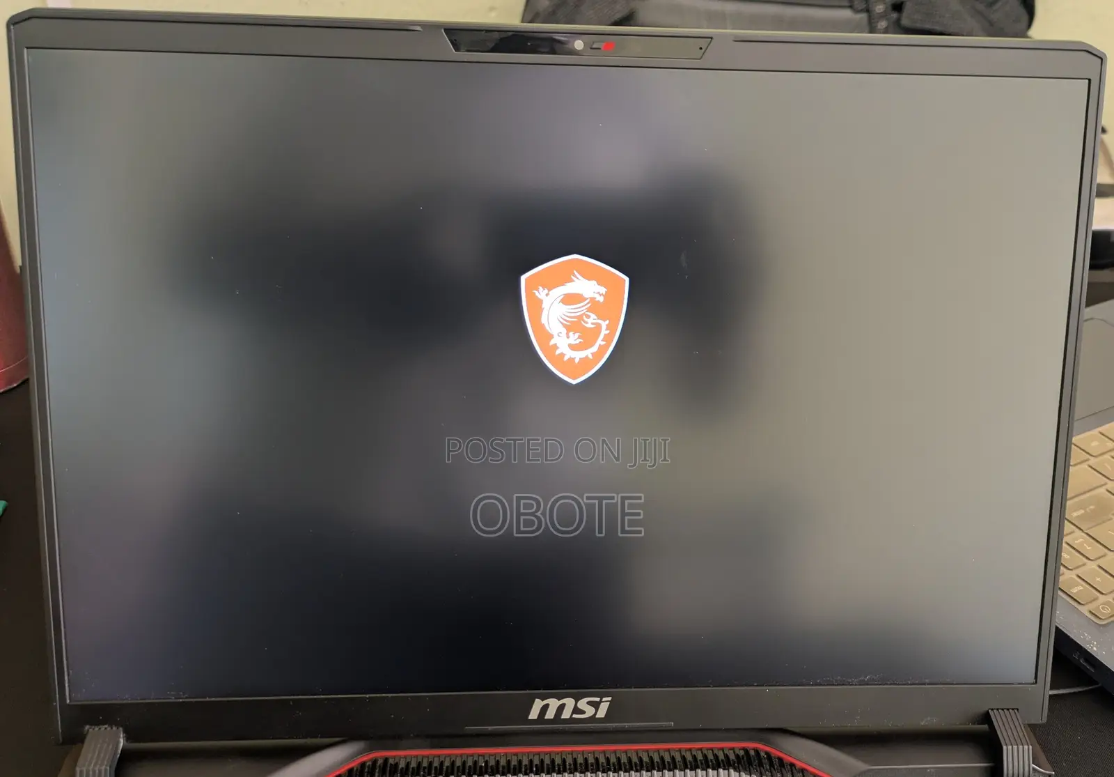 Laptop MSI Raider GE68HX 13VI-202US 32GB Intel Core i9 SSD 1T