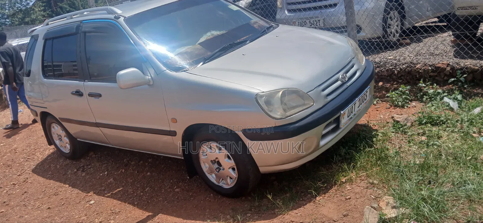 Toyota Raum 2000 Silver