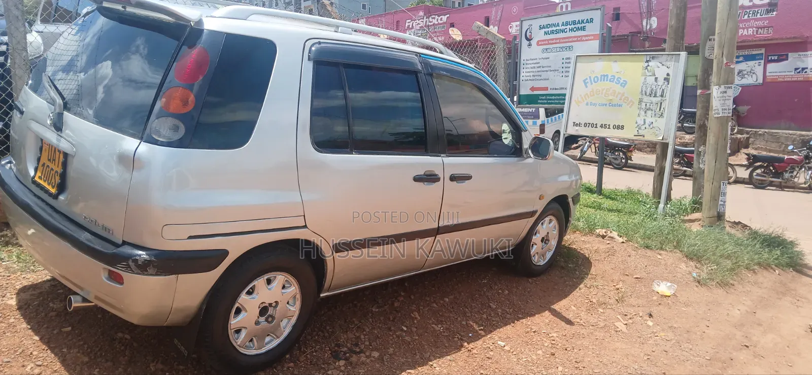 Toyota Raum 2000 Silver