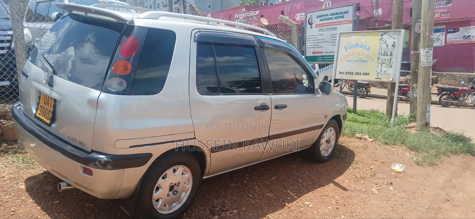 Toyota Raum 2000 Silver