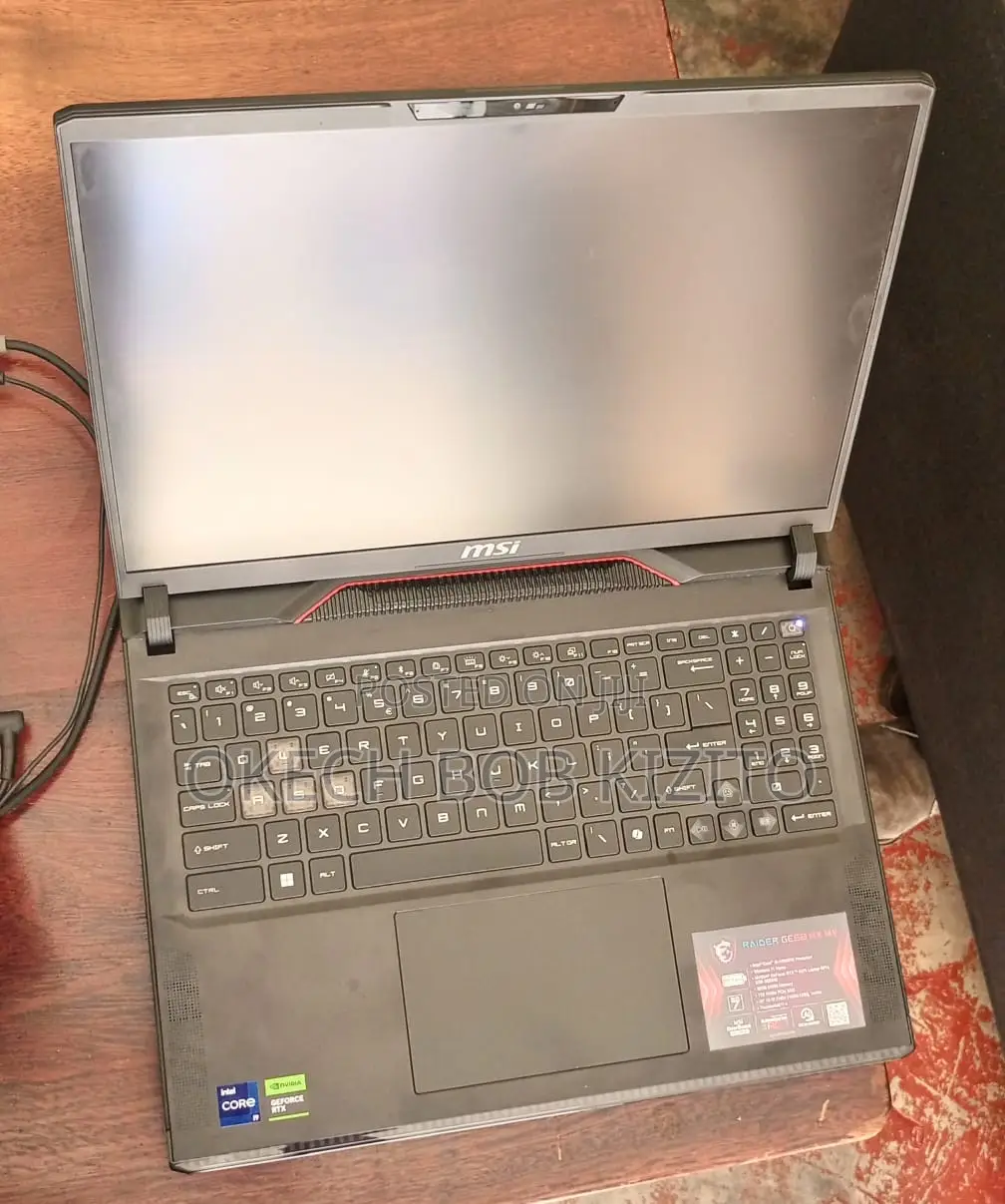 Laptop MSI Raider GE68HX 13VI-202US 32GB Intel Core i9 SSD 1T